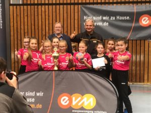 Read more about the article Weiblicher E-Jugend gelingt nach einer tollen Mannschaftsleistung der Turniersieg beim EVM-Cup in Mülheim