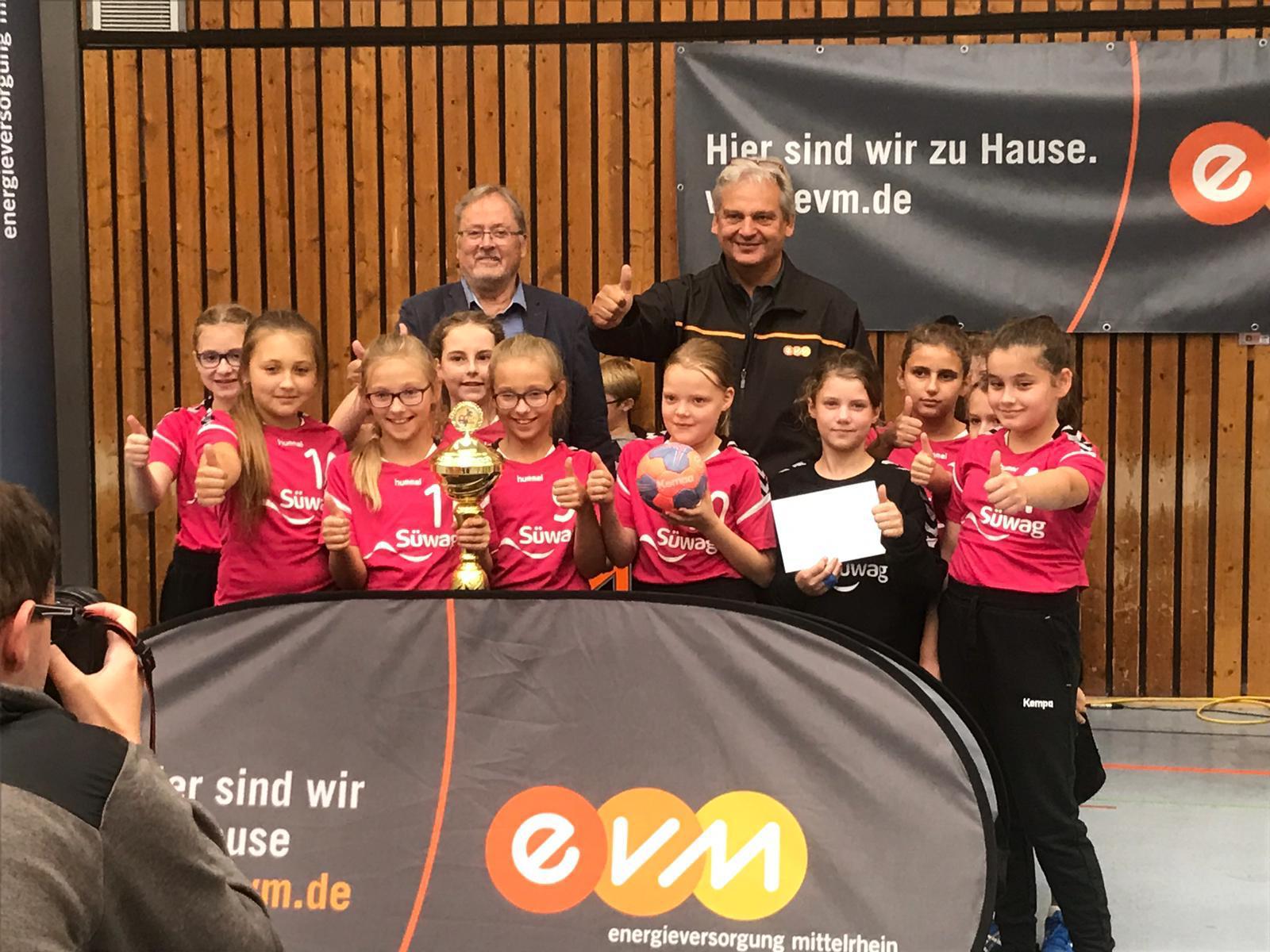 You are currently viewing Weiblicher E-Jugend gelingt nach einer tollen Mannschaftsleistung der Turniersieg beim EVM-Cup in Mülheim
