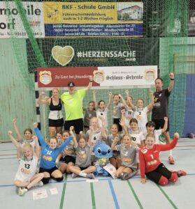 Mehr über den Artikel erfahren Weibliche E-Jugenden überzeugen beim VR Bank Cup in Engers